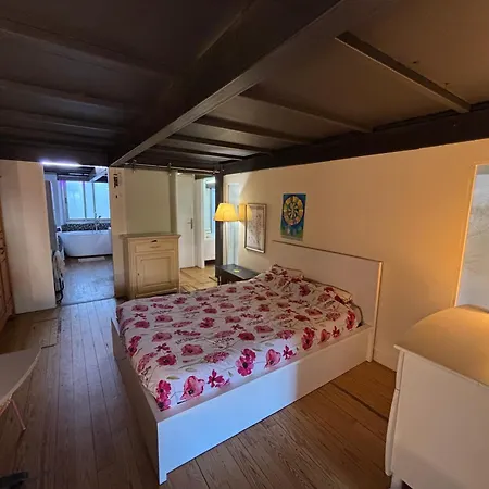 Grand Duplex Rosella Hightower Apartment *